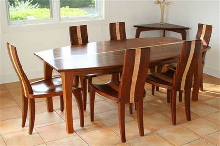 实木餐桌上加多厚的玻璃好？细述实木餐桌如何保养？
