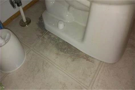 楼下卫生间漏水怎么处理？