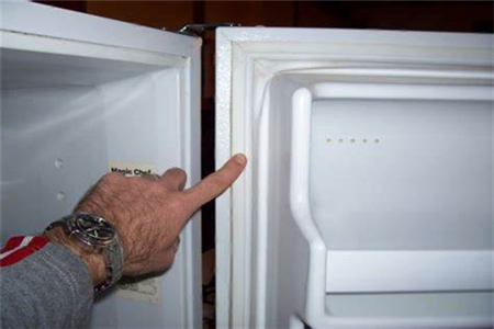 如何更换冰箱的密封条？
