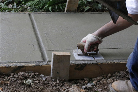 混凝土地坪断裂修补是怎样的？混凝土如何养护？