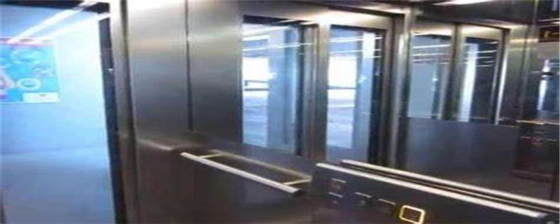 电梯中安装镜子的初衷是什么？